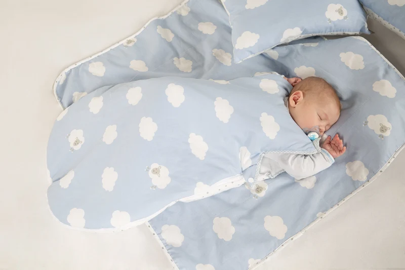 Schlafsack "Kleine Wolke blau" – 90 cm, ganzjähriger Babyschlafsack, atmungsaktive Baumwolle