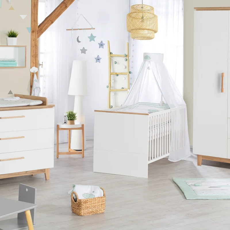 Zimmerset 'Finn' inkl. Kombi-Bett 70 x 140 cm, Wickelkommode & 3-türigem Schrank, Weiß/ Goldeiche