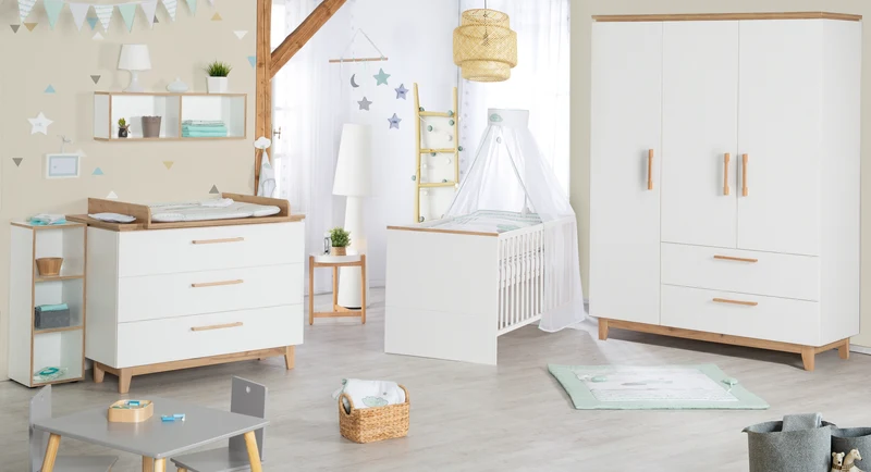 Zimmerset 'Finn' inkl. Kombi-Bett 70 x 140 cm, Wickelkommode & 3-türigem Schrank, Weiß/ Goldeiche