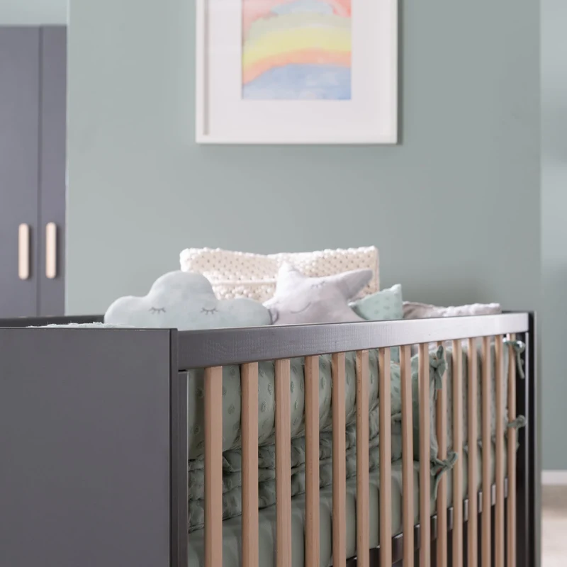Zimmerset "Jara", inkl. Kombi-Bett, Wickelkommode & Schrank, mit Füßen und Griffen aus Buche Echtholz, anthrazit