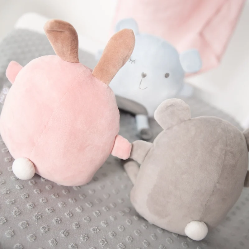Deko-/Kuschelkissen"Lil Cuties" – Kuscheltier "Benny" mit Freundschaftskarte, hellblau