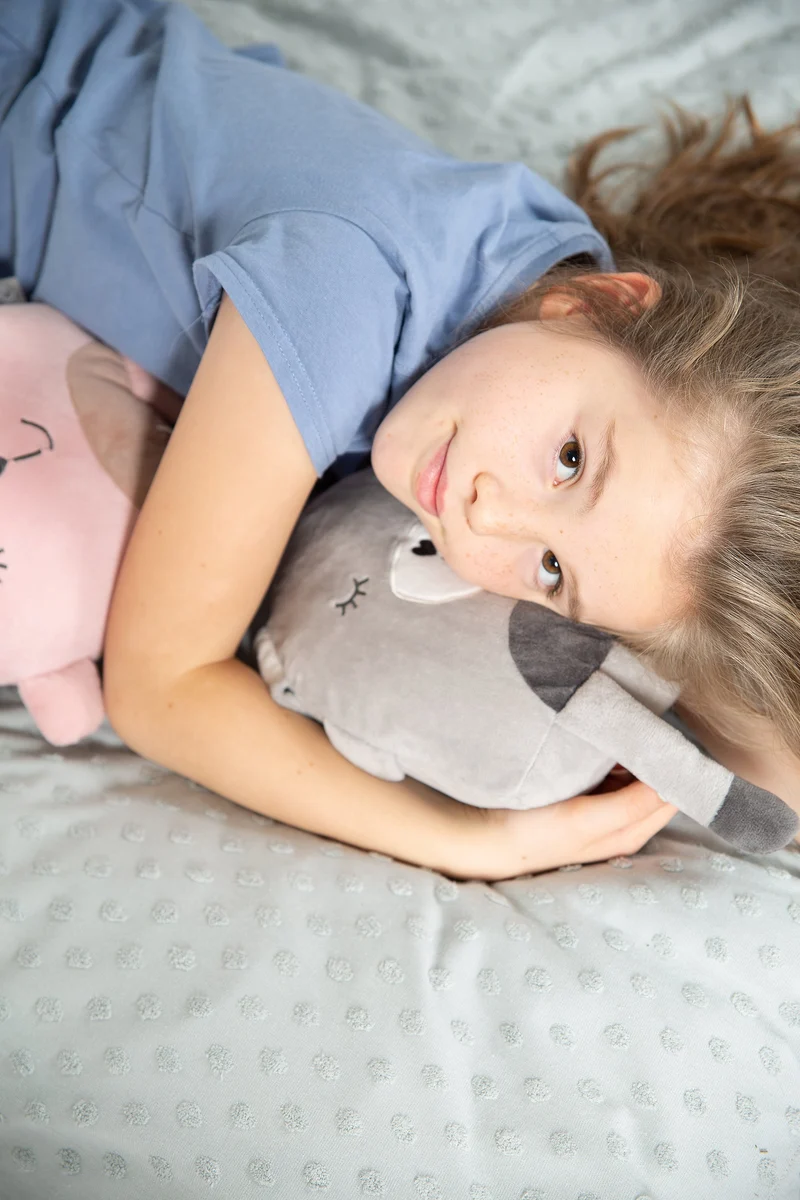 Deko-/Kuschelkissen"Lil Cuties" – Kuscheltier "Benny" mit Freundschaftskarte, hellblau