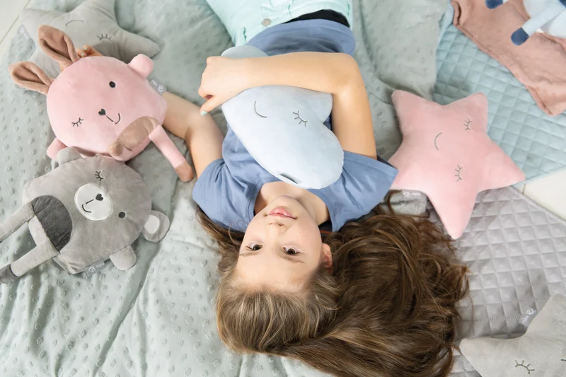 Deko-/Kuschelkissen"Lil Cuties" – Kuscheltier "Sammy" mit Freundschaftskarte, silbergrau