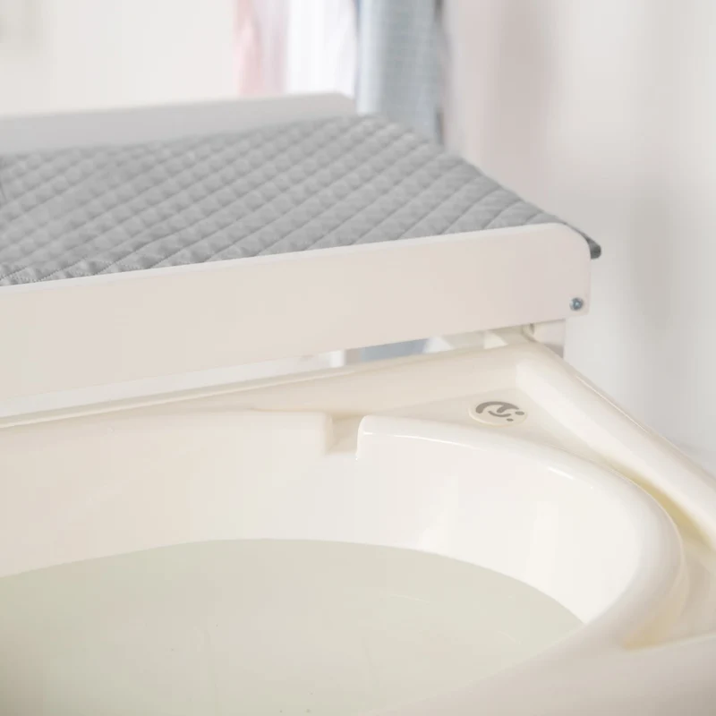 Bade-Wickel-Station "Baby Pool" – inkl. Wickelauflage "roba Style", ausziehbare Wanne, weiß