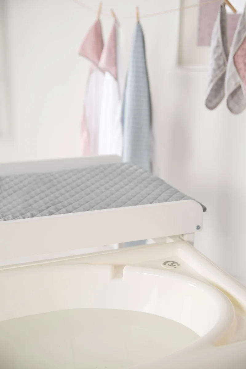 Bade-Wickel-Station "Baby Pool" – inkl. Wickelauflage "roba Style", ausziehbare Wanne, weiß