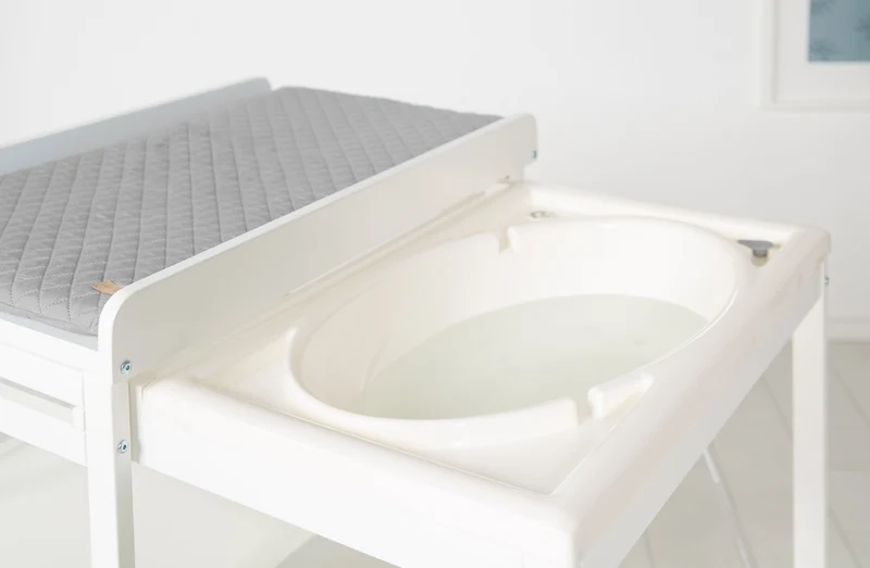 Bade-Wickel-Station "Baby Pool" – inkl. Wickelauflage "roba Style", ausziehbare Wanne, weiß