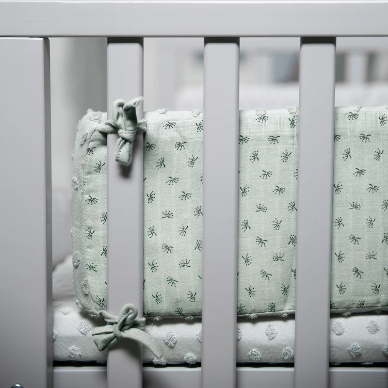 Organic Nestchen 'Lil Planet' für Betten 60 x 120 - 70 x 140 cm - Bio-Baumwolle - Frosty Green
