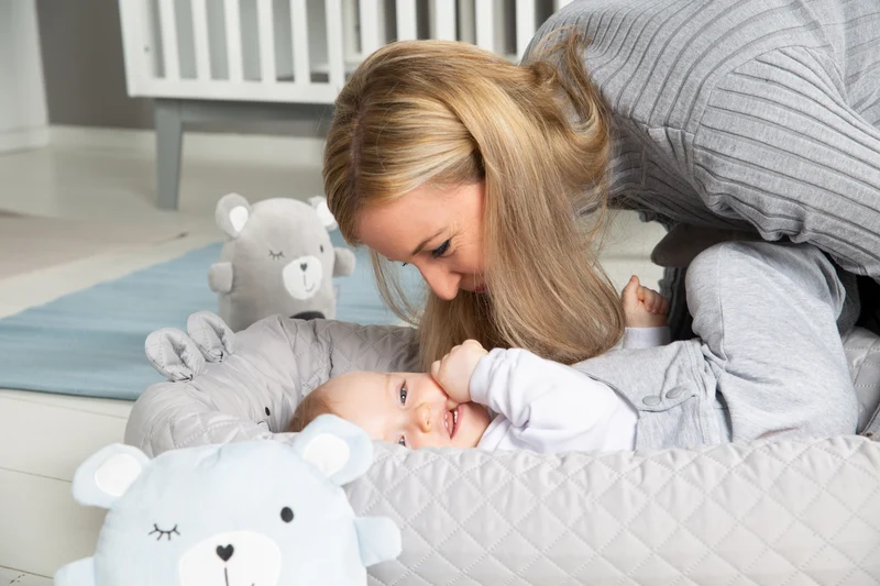 Babylounge 'roba Style' - Kuschelnest mit Bären-Gesicht 'Sammy' - Reisebett & Wickelauflage - Grau