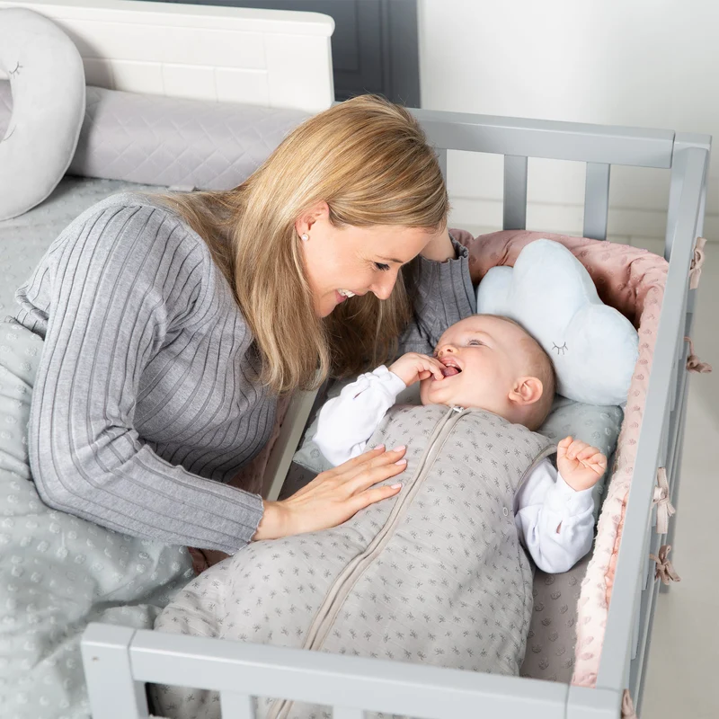 Baby-Nestchen "Lil Planet" – Bio-Baumwolle, GOTS zertifiziert, für Betten 60 x 120 cm / 70 x 140 cm, rosa