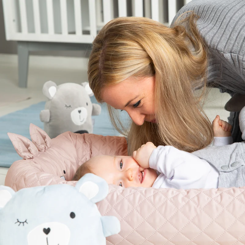 Babylounge "roba Style" – Kuschelnest mit Häschen-Gesicht "Lily", rosa, Reisebett, Wickelauflage