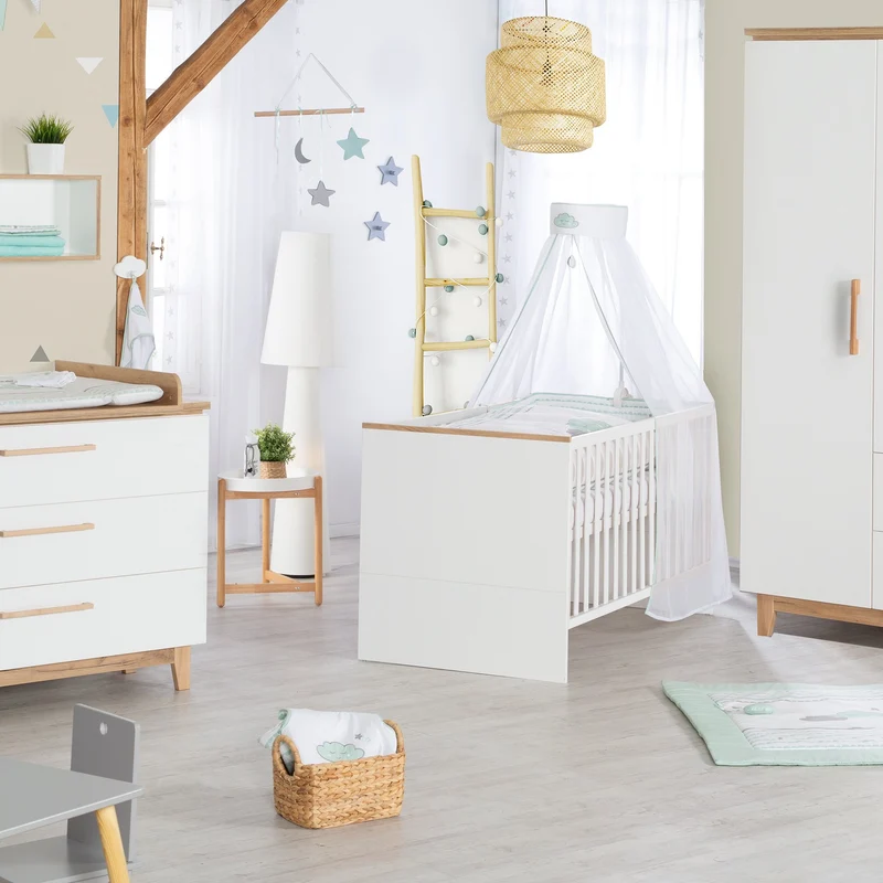 Zimmerset "Finn" – inkl. Kombi-Bett 70 x 140 cm, Wickelkommode & 3-türigem Schrank, weiß/ Goldeiche