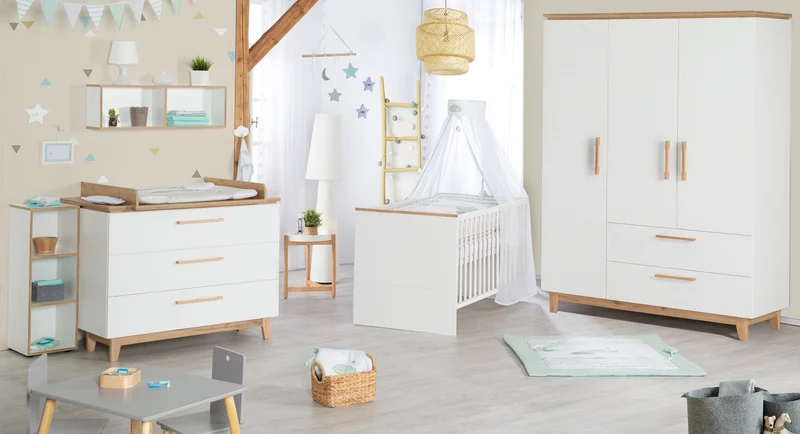 Zimmerset "Finn" – inkl. Kombi-Bett 70 x 140 cm, Wickelkommode & 3-türigem Schrank, weiß/ Goldeiche