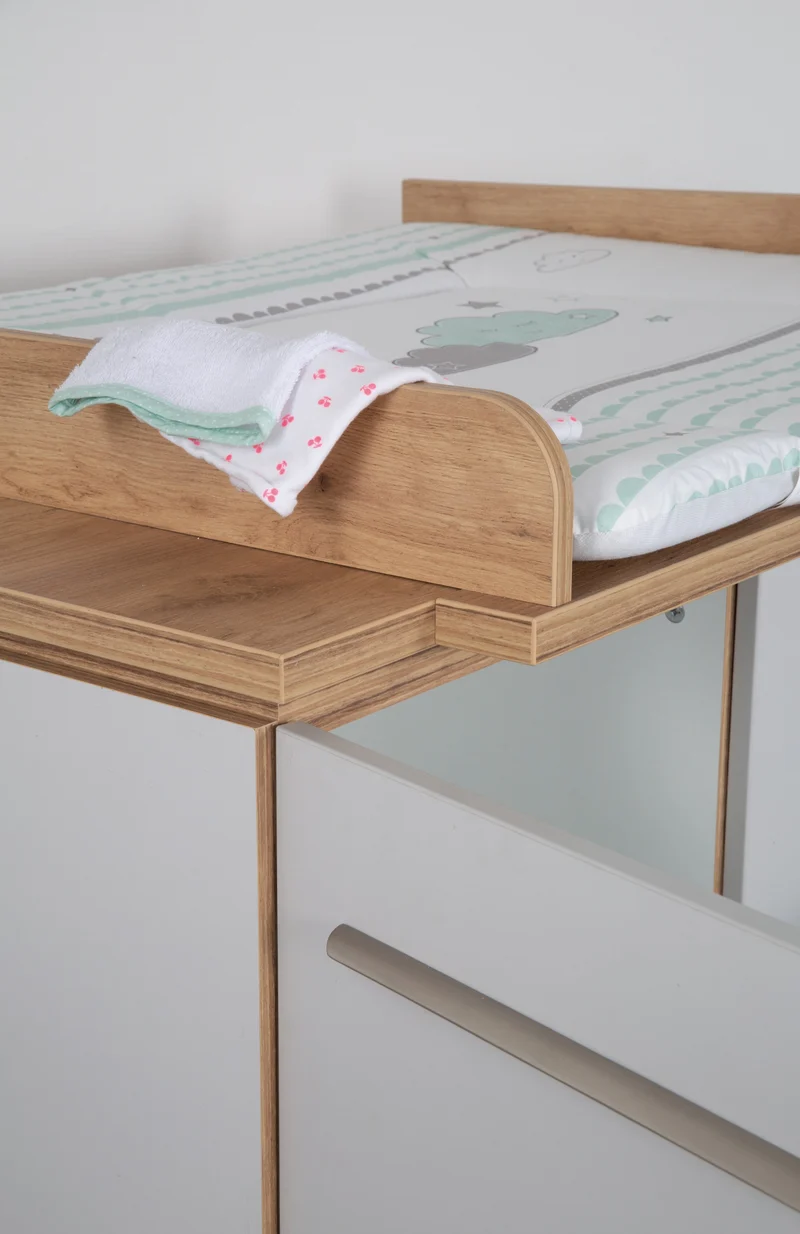 Zimmerset "Tobi" – inkl. Kombi-Bett 70 x 140 cm, Wickelkommode & 3-türigem Schrank, Lichtgrau/Goldeiche