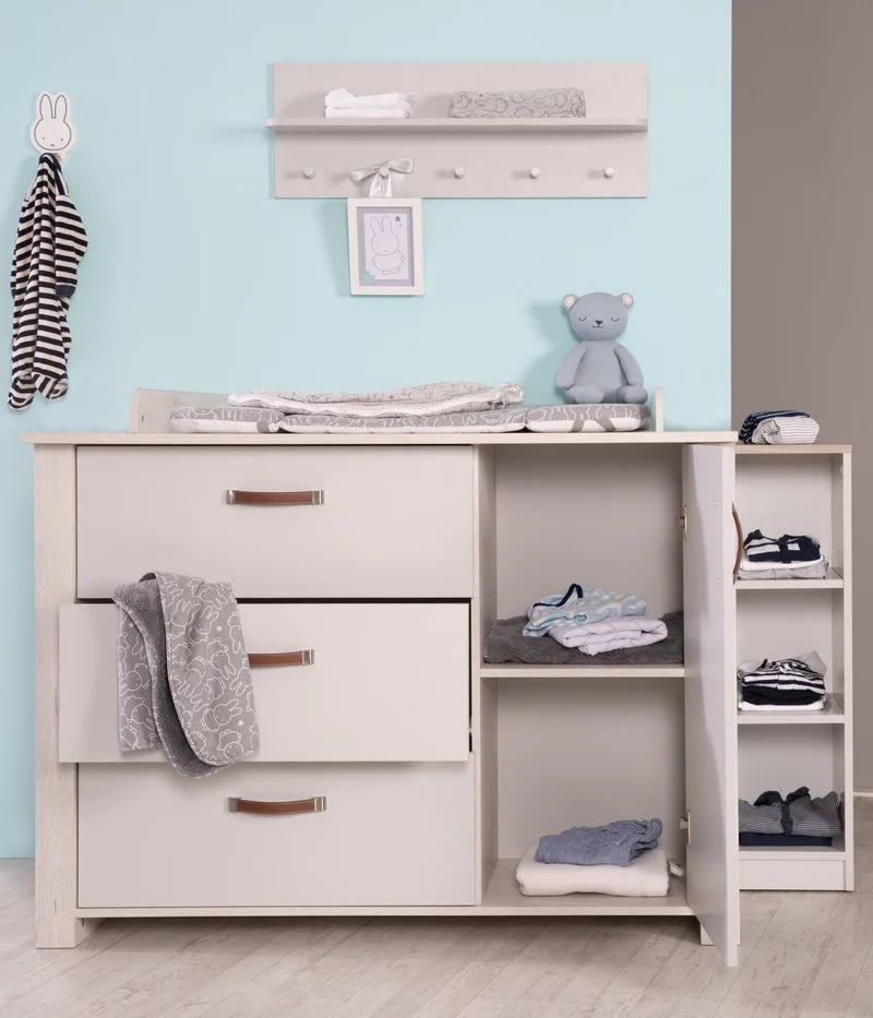 Zimmerset "Mila" – inkl. Kombi-Bett 70 x 140 cm, Wickelkommode & 3-türigem Schrank, grau/weiß