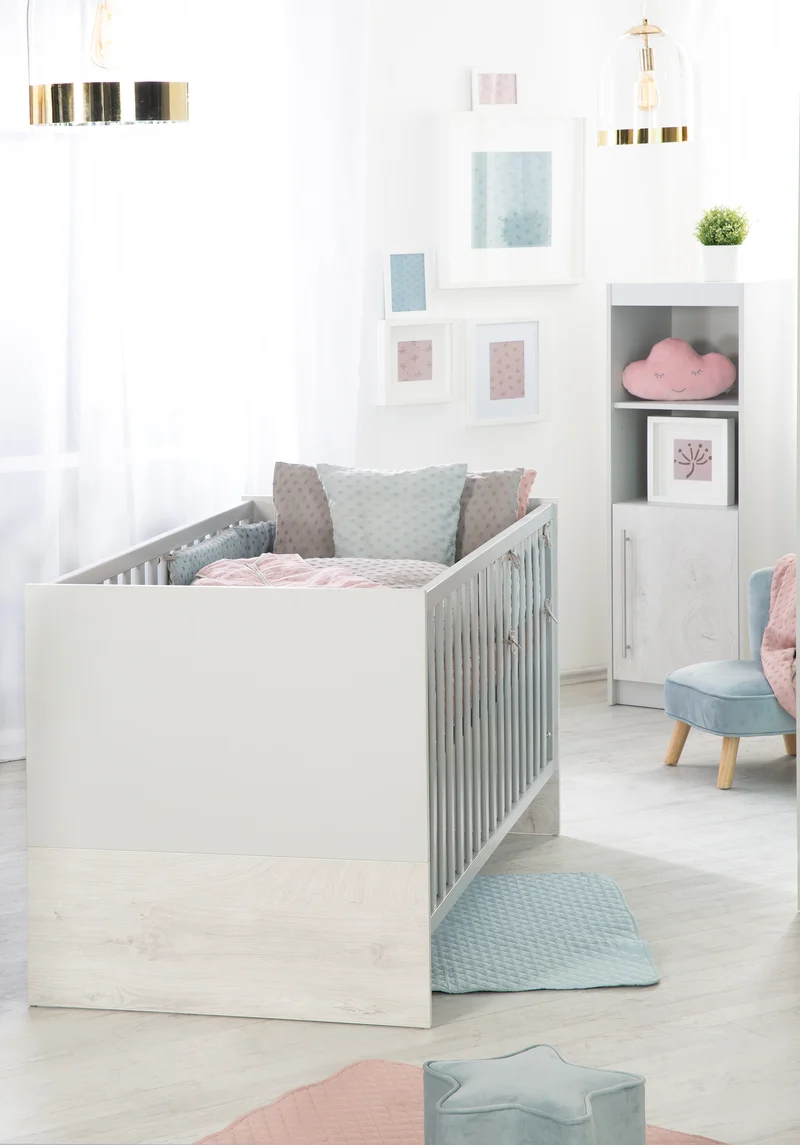 Zimmerset "Maren 2" – inkl. Kombi-Bett 70 x 140 cm, Wickelkommode & 3-türigem Schrank, Lichtgrau/weiß