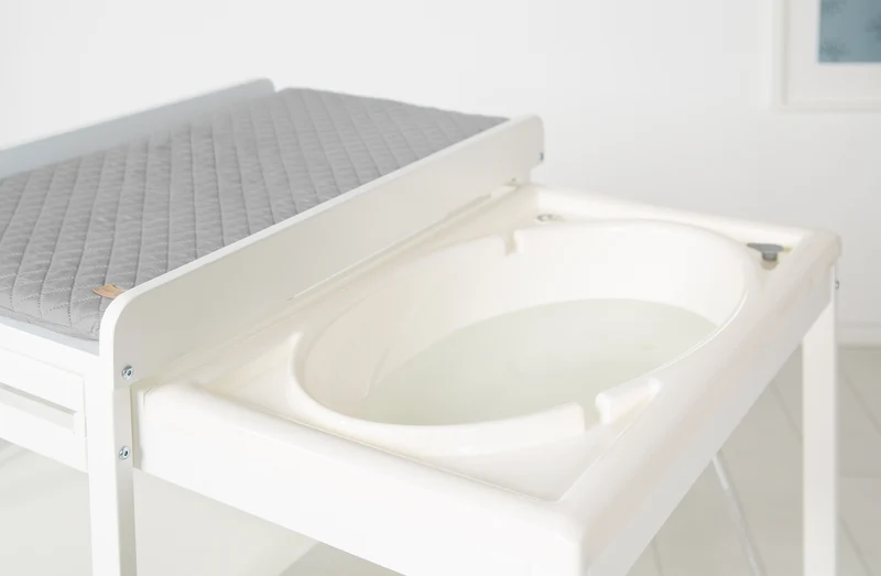 Bade-Wickel-Kombi 'Baby Pool' weiß inkl. Wickelauflage 'roba Style', ausziehbare Wanne