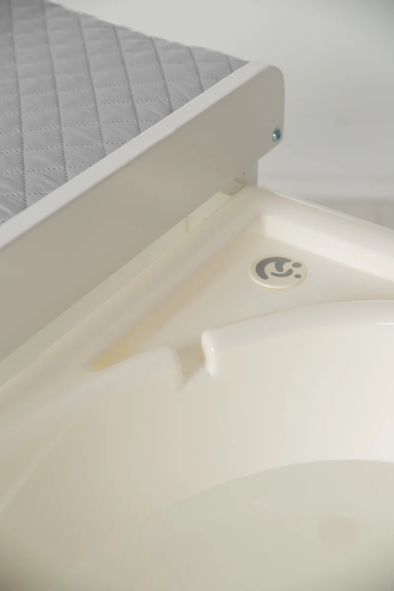 Bade-Wickel-Kombi 'Baby Pool' weiß inkl. Wickelauflage 'roba Style', ausziehbare Wanne