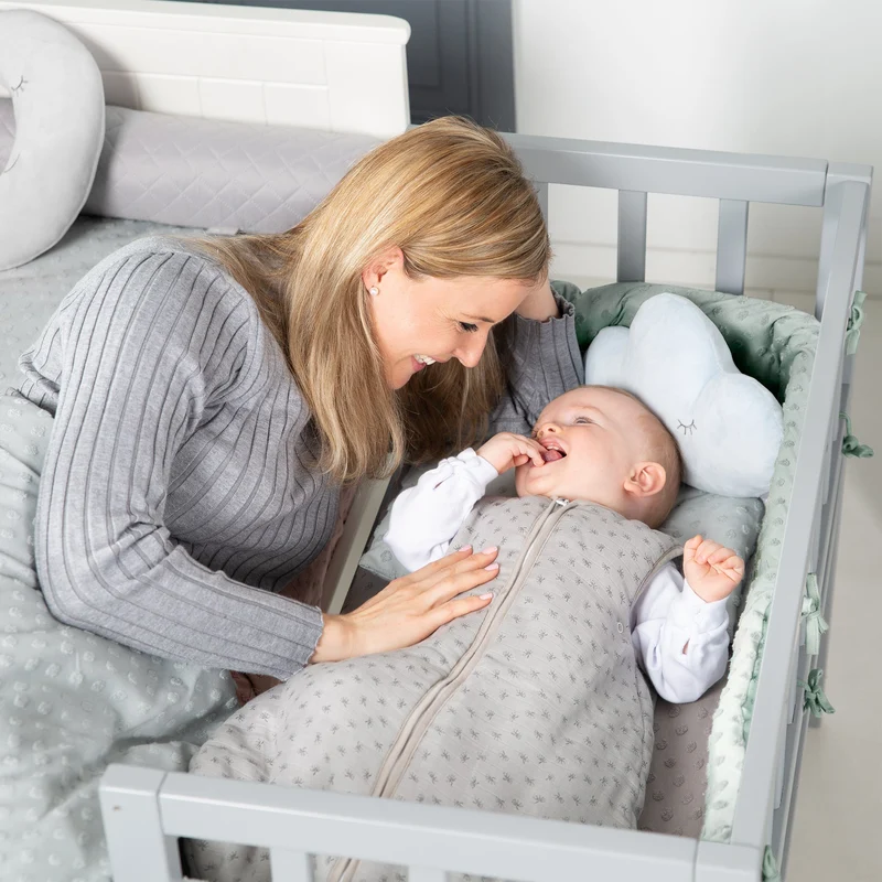 Baby-Nestchen "Lil Planet" – Bio-Baumwolle, GOTS zertifiziert, für Betten 60 x 120 cm / 70 x 140 cm, frosty green