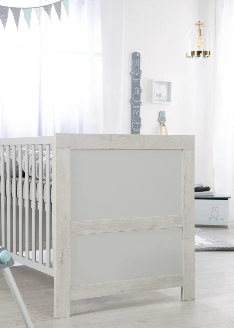 Möbelset 'Mila', inkl. Baby-/ Kinderbett 70 x 140 cm & Wickelkommode, grau/weiß